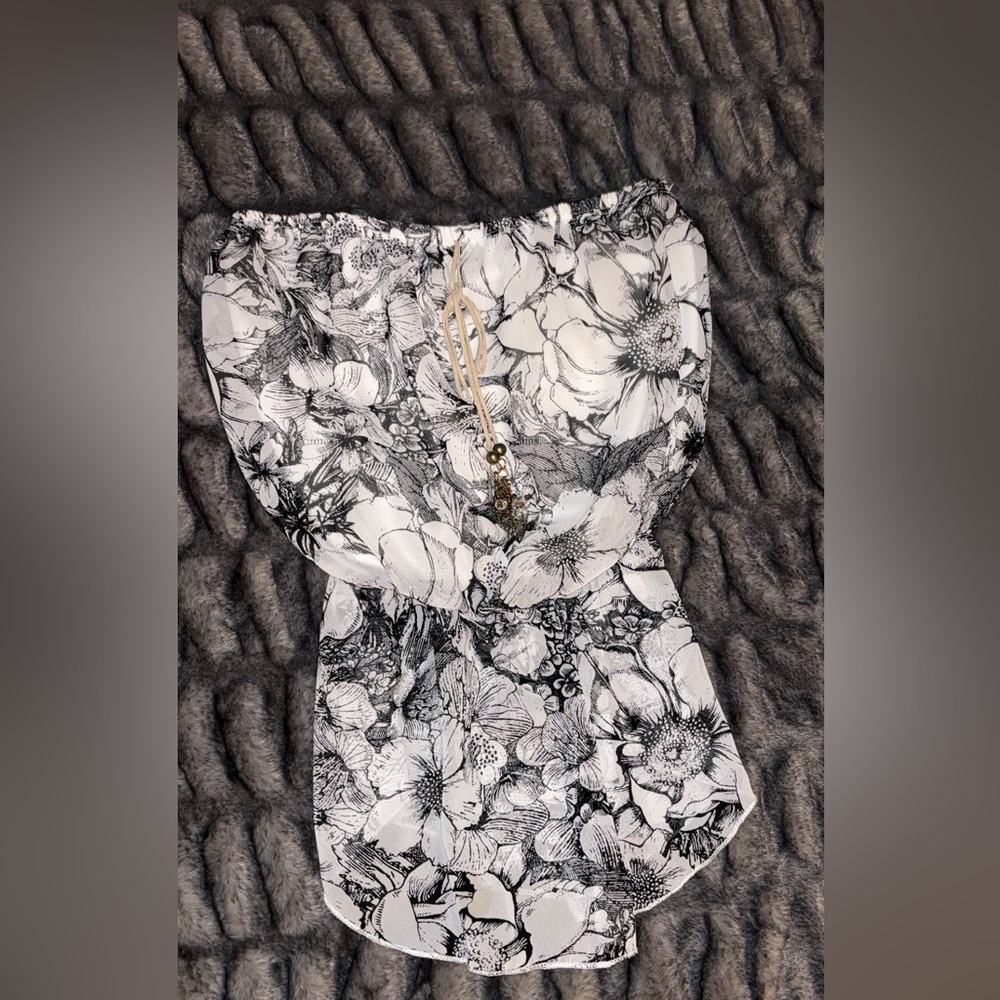 Floral strapless blouse